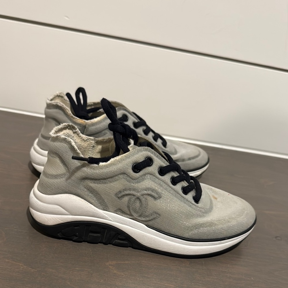 CHANEL Sneakers